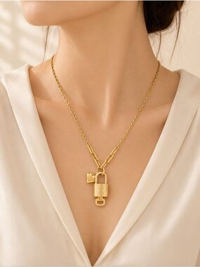 Authentic Louis Vuitton Lock & Key w/ Unbranded Gold Plated Gold Chain Necklace